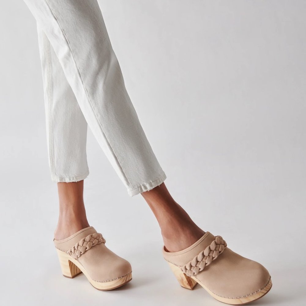 Dolce Vita Hila Clogs, Dune Nubuck, size 8